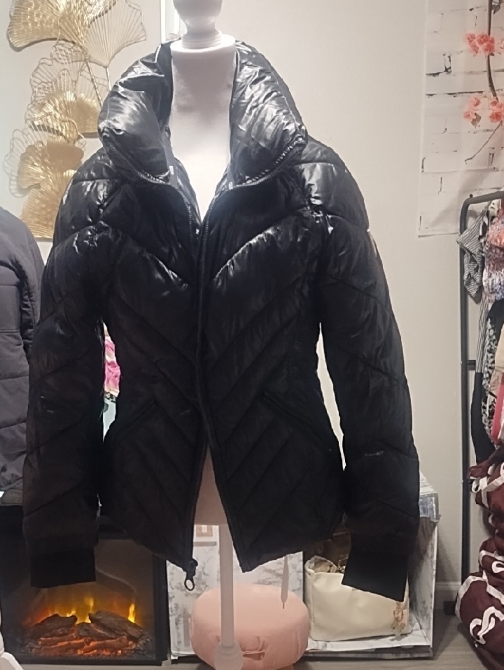 Guess Shiny Black Chevron Quilted Puffer Jacket